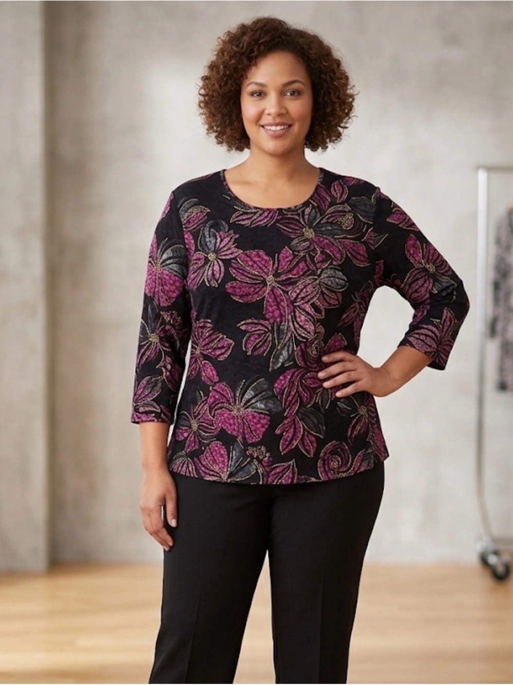 Women’s Plus Floral Scoop Neck Top in Pink on Black